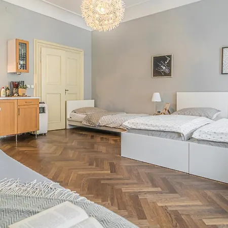 Karmelitska 2 Luxury 1b Apartman